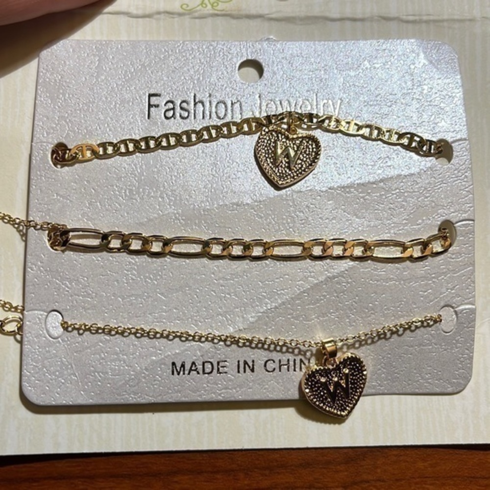 “W” necklace and bracelet set